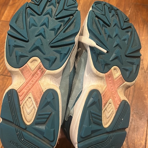 Women’s Adidas Falcon Retro Sneakers - Picture 8 of 8